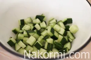 Marha saláta uborka és szójaszósszal recept fotókkal
