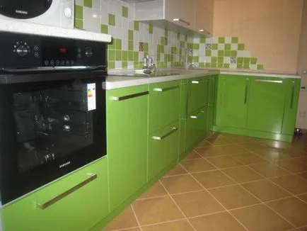 Lumina verde fotografie interior bucătărie