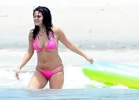 Selena Gomez Stouter