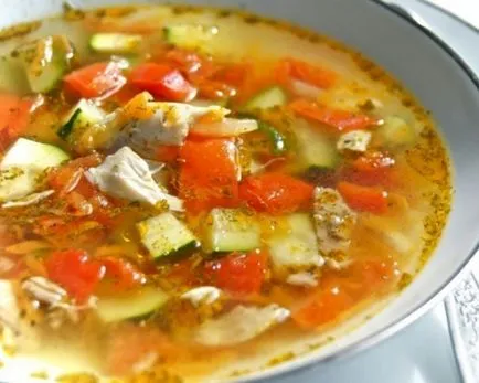 Тиквички супа с пиле полезно и удовлетворяващо първи курс