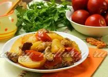 Свинина, тушкована з картоплею і овочами
