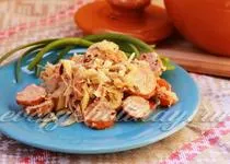 Свинина, тушкована з картоплею і овочами