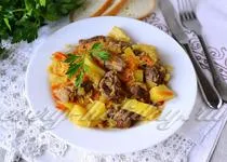 Свинина, тушкована з картоплею і овочами