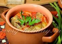 Свинина, тушкована з картоплею і овочами