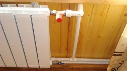 Schema unui sistem de încălzire cu două tevi cu cablajul inferior, instrucțiunile de instalare cu mâinile lor