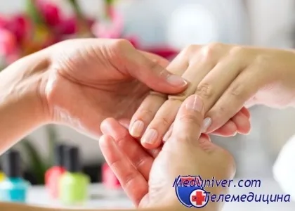 Дуже шаруються нігті (нігті) Дуже шаруються нігті