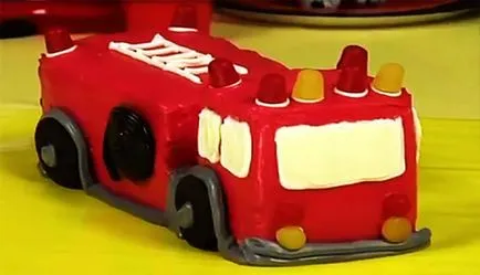 Cake „tűzoltóautó” varázsló lépésről lépésre osztály gyártása