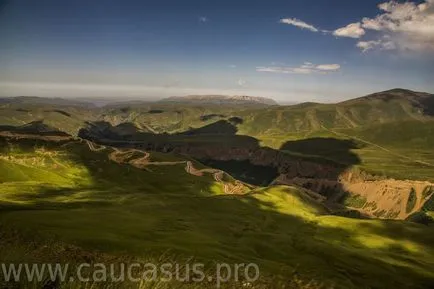 уникална природа курорт, който се намира само шест километра от подножието на връх Елбрус от височина