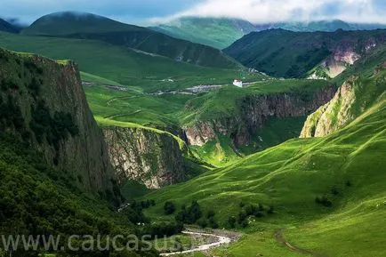 уникална природа курорт, който се намира само шест километра от подножието на връх Елбрус от височина