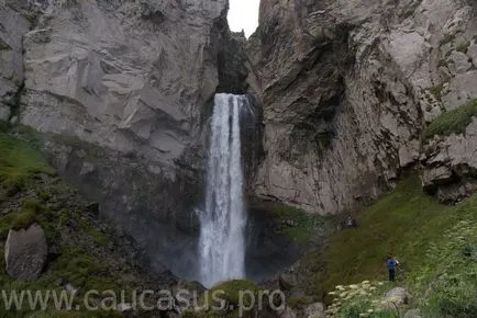 уникална природа курорт, който се намира само шест километра от подножието на връх Елбрус от височина