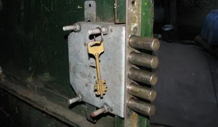 Монтаж на ключалката на вратата на гаража със собствените си ръце - лесно нещо
