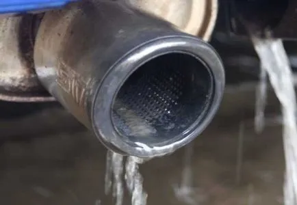 A víz a kocsiban kipufogódob miért csöpög a kipufogócső, hogyan kell eltávolítani