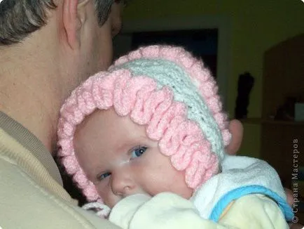 capac tricotate pentru nou-născut a vorbit cu propriile sale mâini cu ajutorul unor ace sau cârlige