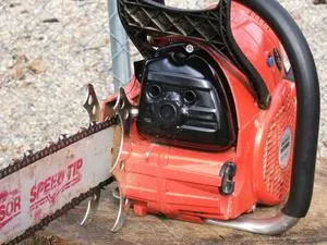 Chainsaw приятелство 4 причини, поради които започва инструмент, но веднага боксове