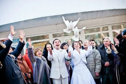 Fehér galambok egy esküvő Borisov, minden rendezésére a fesztivál