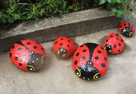 Ladybugs за крайградски район с ръцете си в цимент и цветно стъкло, с описание на снимката,