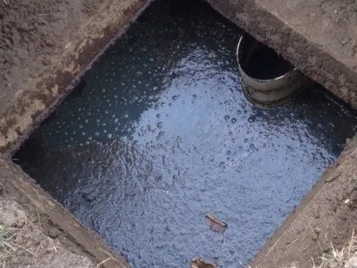 Відкачування вигрібної ями