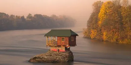 A házban a Drina folyó Szerbiában