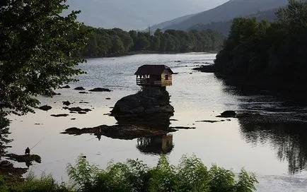 Casa de pe râul Drina, Serbia - Ghid de călătorie - lumea este frumoasă!