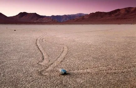 Mutarea pietre în Death Valley, Statele Unite ale Americii