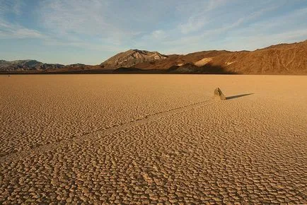 Mutarea pietre în Death Valley, Statele Unite ale Americii