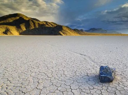 Mozgó köveket Death Valley, USA