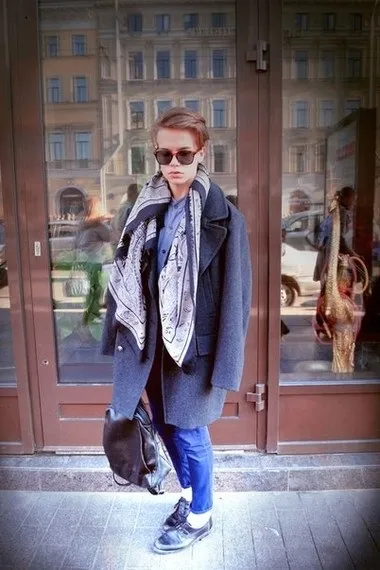 Пальто з хусткою, журнал стиліста - місто мод (пальто) Пальто з хусткою, журнал стиліста - місто мод