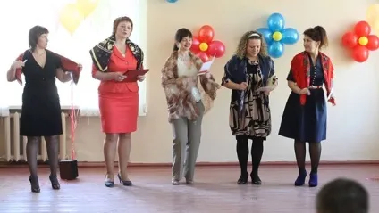 Слово у батьків на випускному в 11 класі - відео в жартівливій формі і перероблені пісні і (батьки) Слово у батьків на випускному в 11 класі - відео в жартівливій формі і перероблені пісні і
