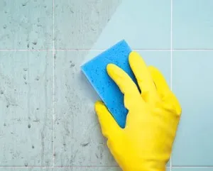 Hogyan mossa a csempék és csempefugákat a fürdőszobában