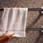 Cum să stea în recomandările de cabinet baie, care ar evita distrugerea plăcii în timpul instalării
