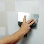 Cum de a elimina vopseaua de pe pereți în baie