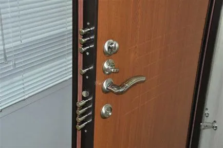 Cum de a alege o ușă la apartament, care este corectă, este mai bine pentru a pune bine, metal
