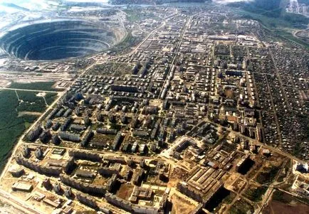 Kimberlite cső „Mir” - a kőbánya gyémántkitermelő Yakutia, a tudomány vita