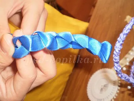 Кошик з мила і стрічок