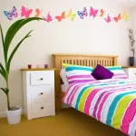 Gyönyörű pillangók a belső fal, tapéta, bútorok és egyéb dolgok