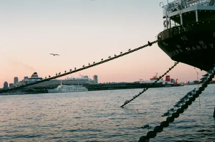 Як морська стихія показує свою силу, хвилі моря сильніше людини (моря) Як морська стихія показує свою силу, хвилі моря сильніше людини
