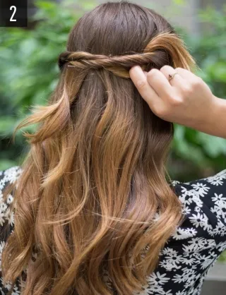 Divatos nyári frizurák hosszú haj 2016-ban a melegben saját kezűleg hogyan kell összeállítani