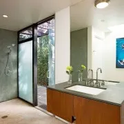 Decorarea peretilor cu tencuiala decorativa in baie, idei pentru design interior