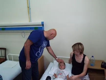 Singer Валерия посети млади пациенти в Детската болница на Волга - Волга новини