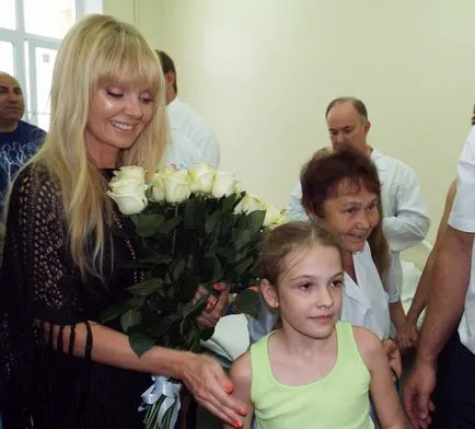 Singer Valeriya látogatott a fiatal páciensek Gyermekkórház a Volga - Volga News