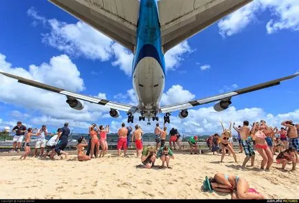 Beach Maho бряг, където самолети летят над главата си