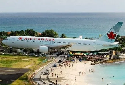 Plaja plaja Maho, în cazul în care avioanele zbura deasupra capului