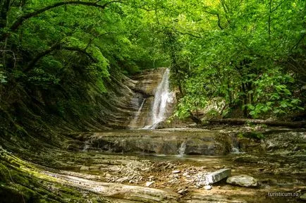 cascade Pshadskie și dolmene în valea râului Pshada