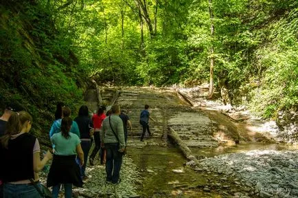 cascade Pshadskie și dolmene în valea râului Pshada