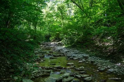 cascade Pshadskie și dolmene în valea râului Pshada