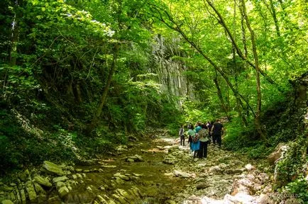 Pshadskie vízesések és dolmenek a folyó völgyében Pshada