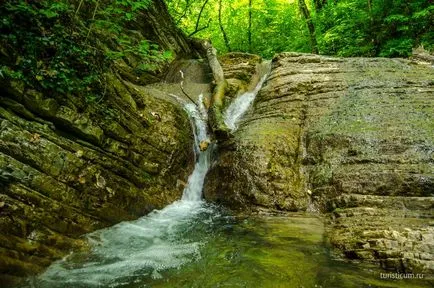 cascade Pshadskie și dolmene în valea râului Pshada