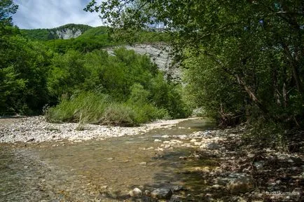 cascade Pshadskie și dolmene în valea râului Pshada