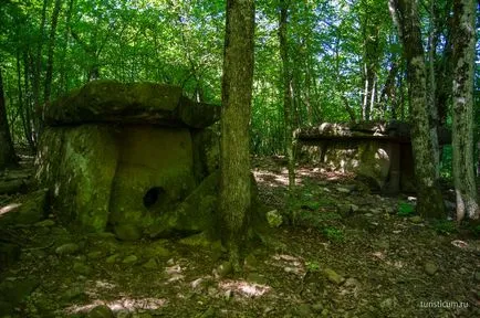 Pshadskie vízesések és dolmenek a folyó völgyében Pshada