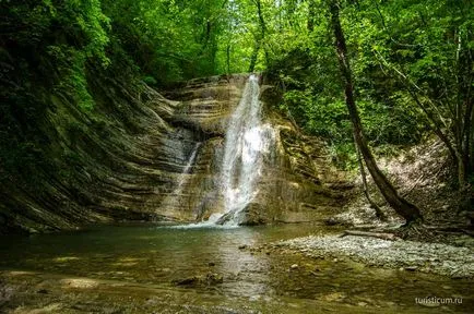 cascade Pshadskie și dolmene în valea râului Pshada